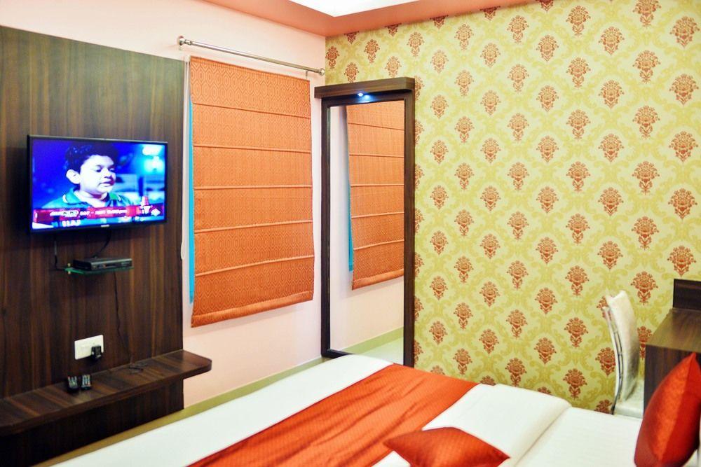 Hotel Janki International By Keymagics Varanasi Esterno foto