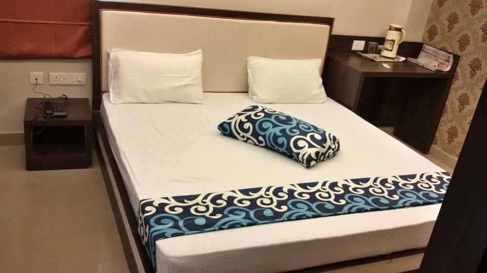 Hotel Janki International By Keymagics Varanasi Esterno foto