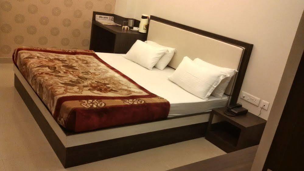 Hotel Janki International By Keymagics Varanasi Esterno foto